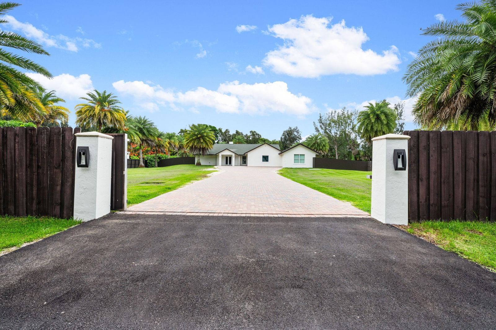 5700 SW 196th Lane, Southwest Ranches, FL 33332 photo 2