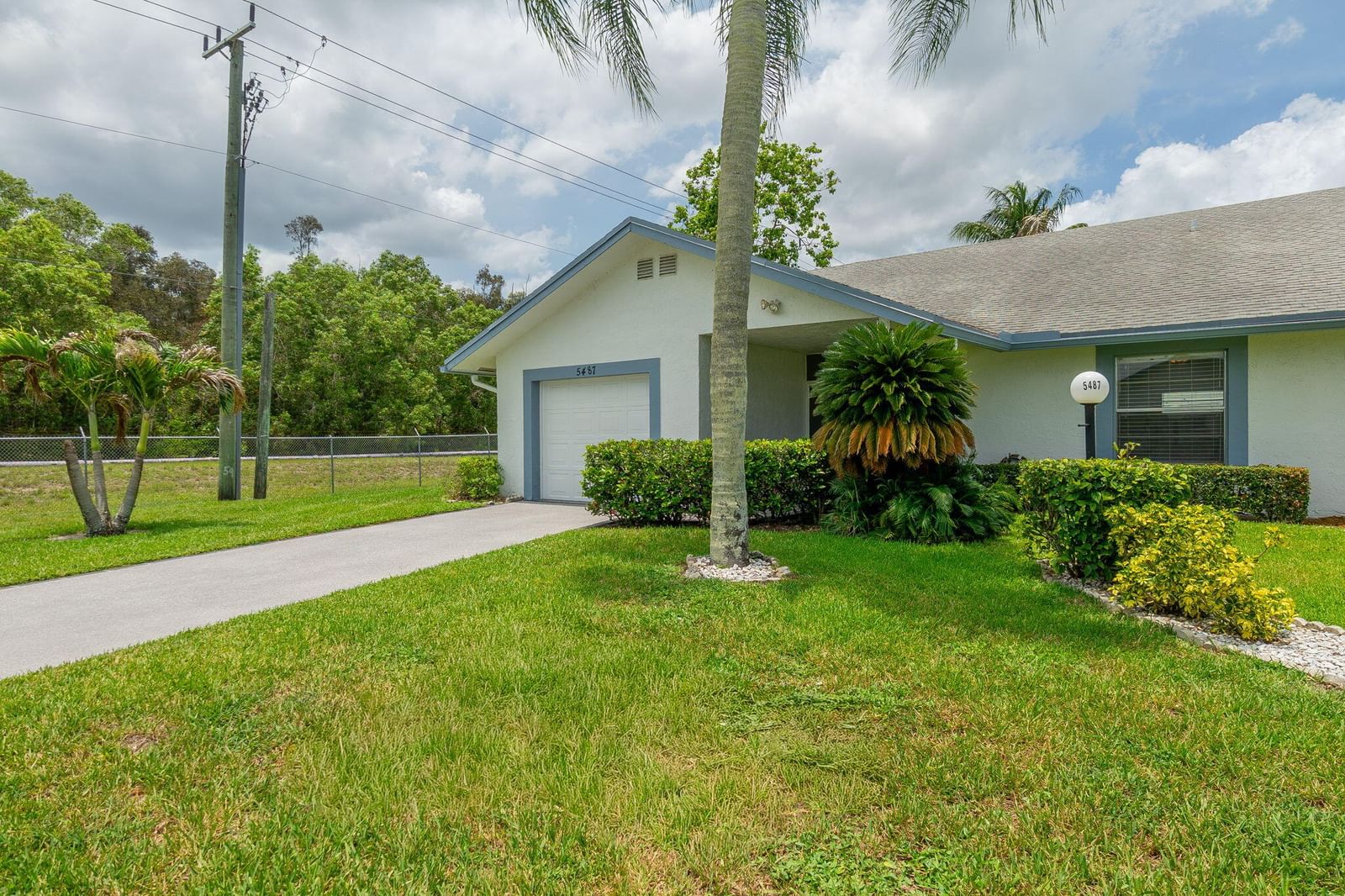 5487 Crystal Anne Drive, West Palm Beach, FL 33417 photo 2