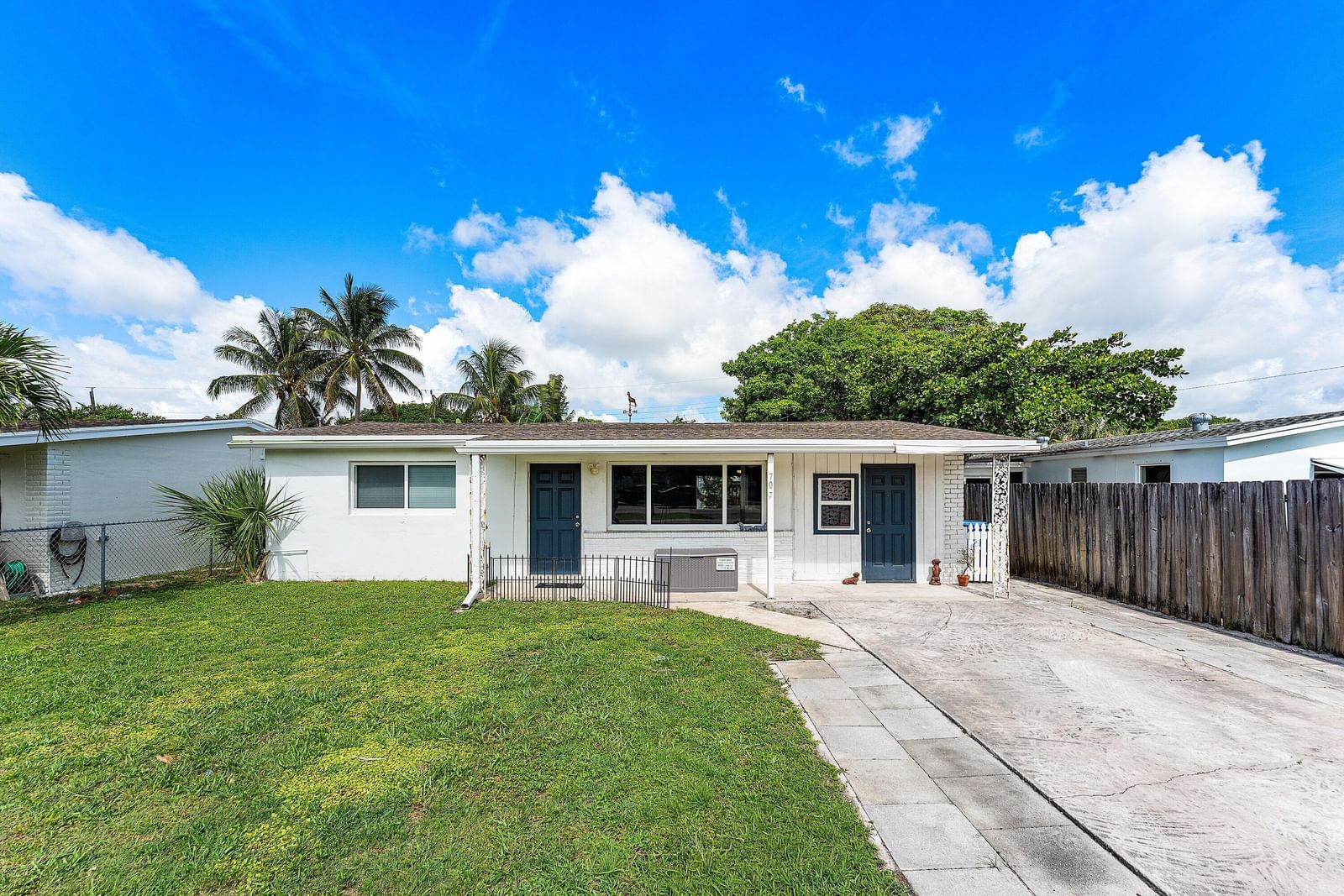707 S Broadway, Lantana, FL 33462 photo 2