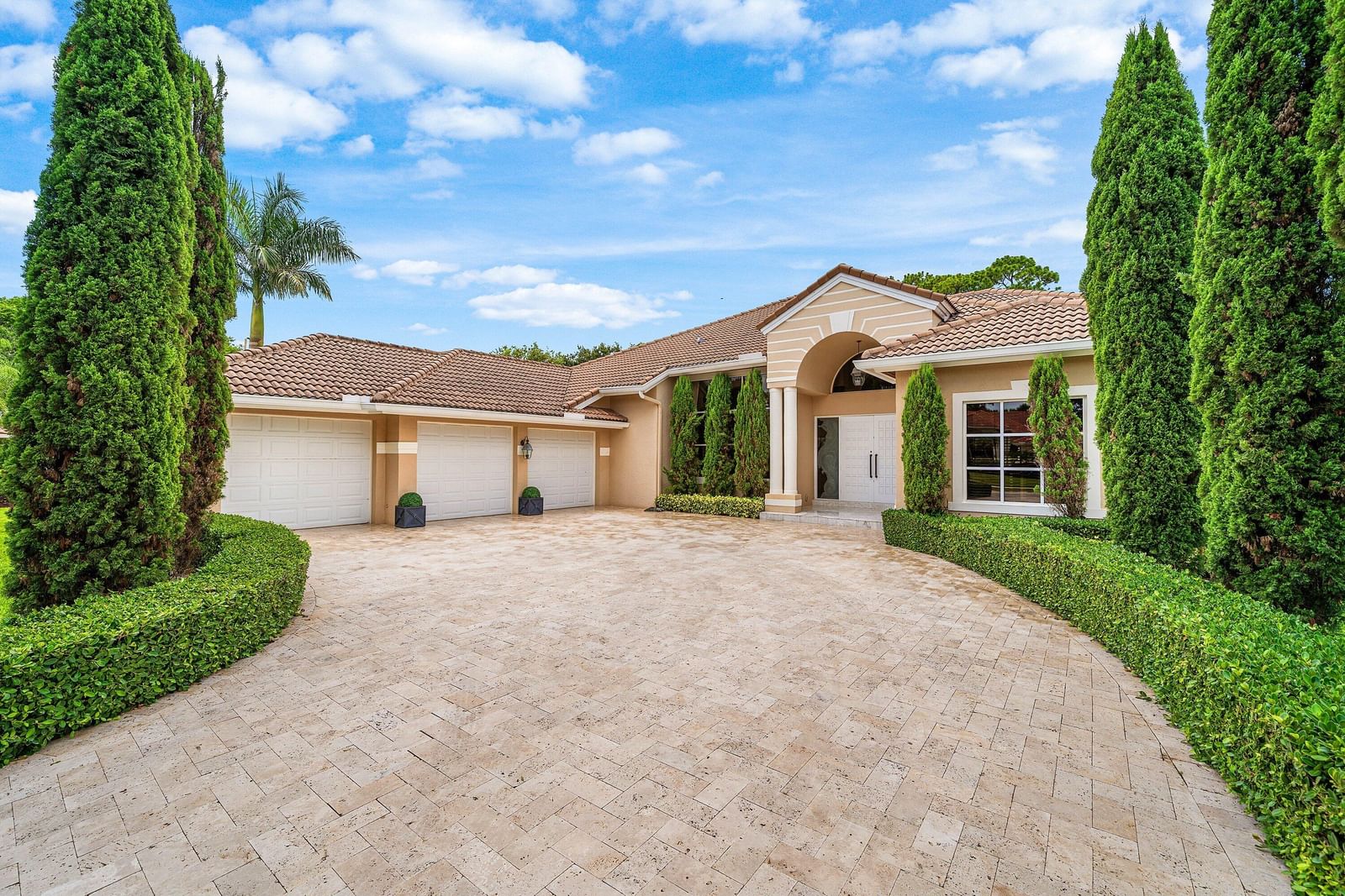 1697 Mayacoo Lakes Boulevard, West Palm Beach, FL 33411 photo 2