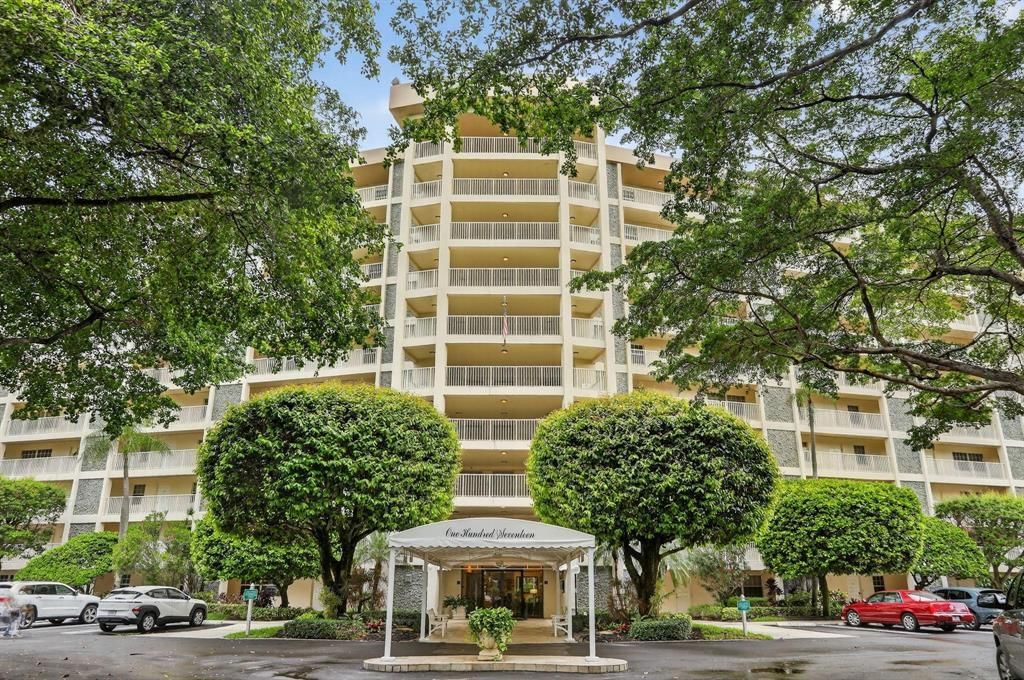 3520 Oaks Way #110, Pompano Beach, FL 33069