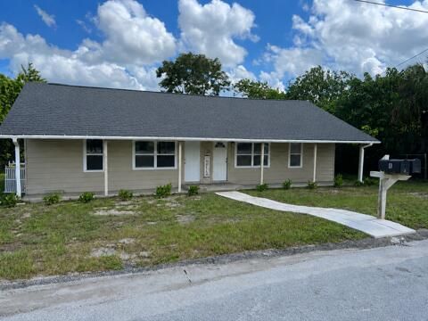 130 E Northside Drive, Lake Wales, FL 33853