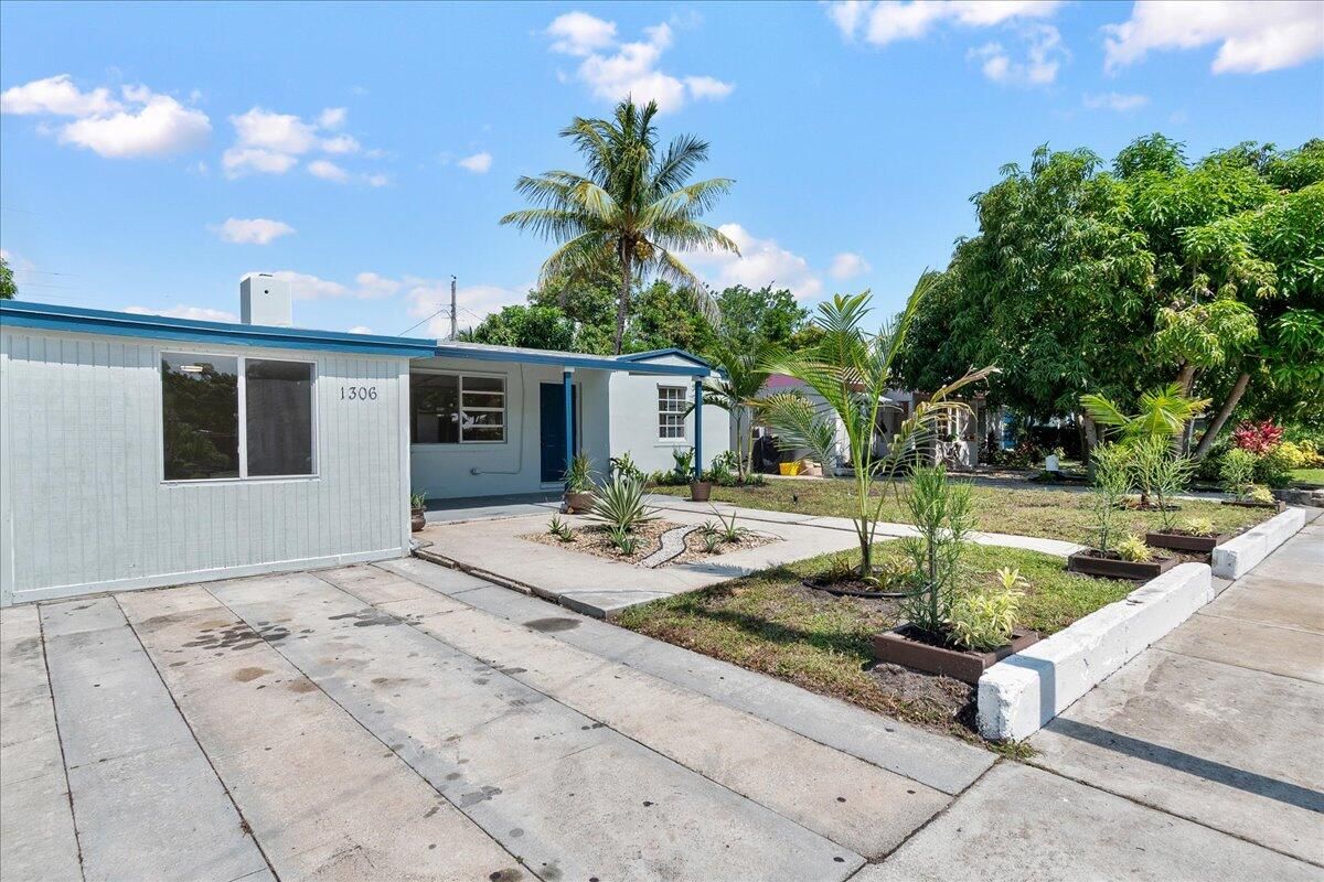 1306 S C Terrace, Lake Worth Beach, FL 33460 photo 2