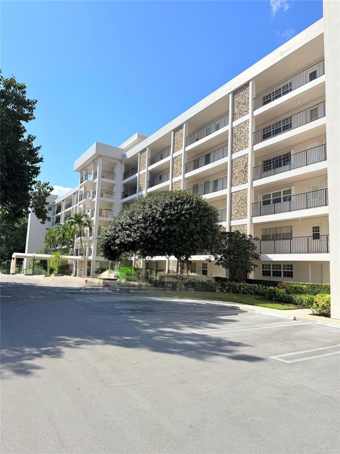 2801 N Palm Aire Drive #604, Pompano Beach, FL 33069 photo 2