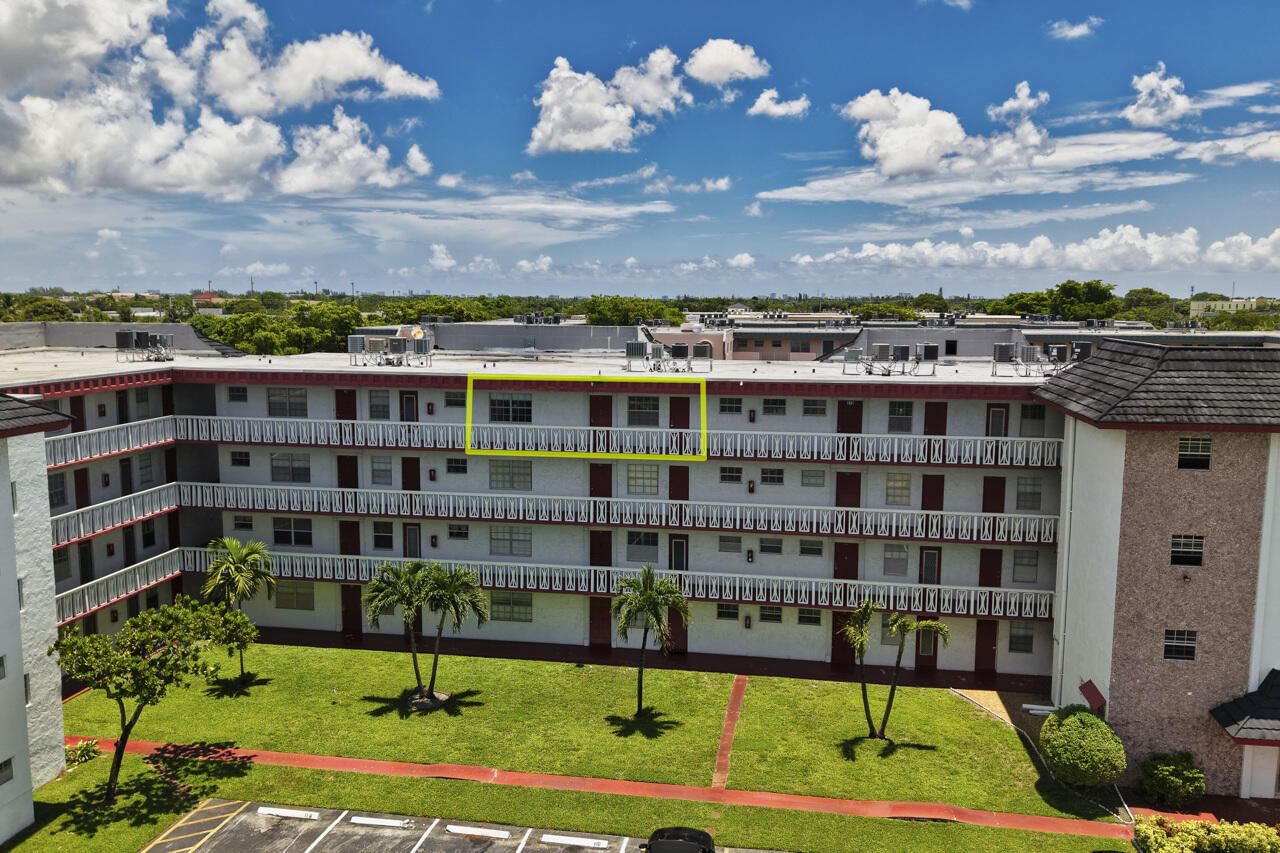 4140 NW 44th Avenue #411, Lauderdale Lakes, FL 33319