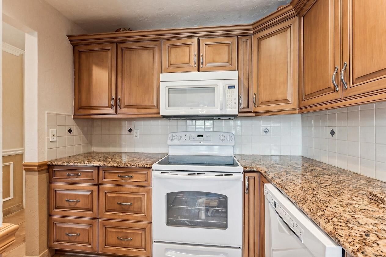 1051 Orange Terrace #103, Delray Beach, FL 33445 photo 2