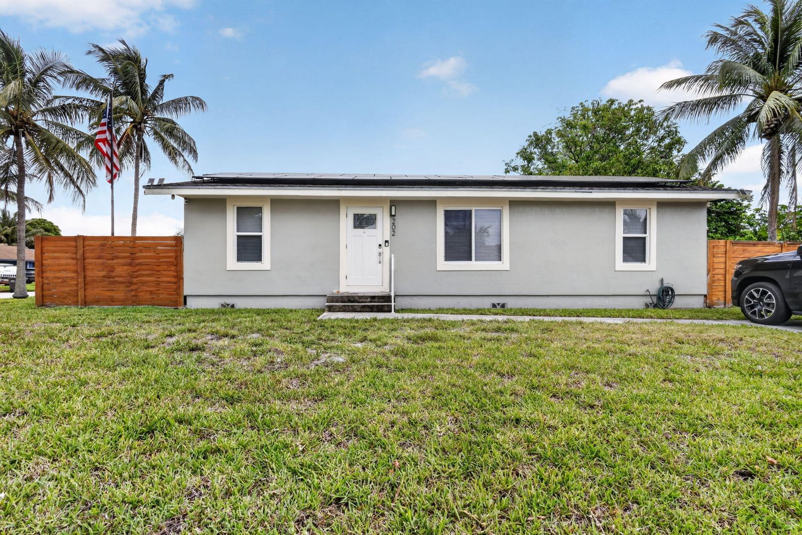 202 Elaine Circle W, West Palm Beach, FL 33409 photo 2