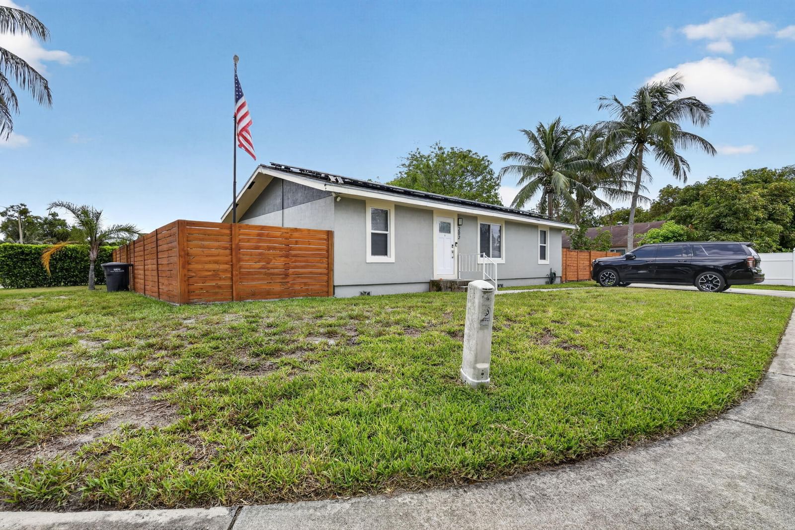 202 Elaine Circle W, West Palm Beach, FL 33409 photo 3