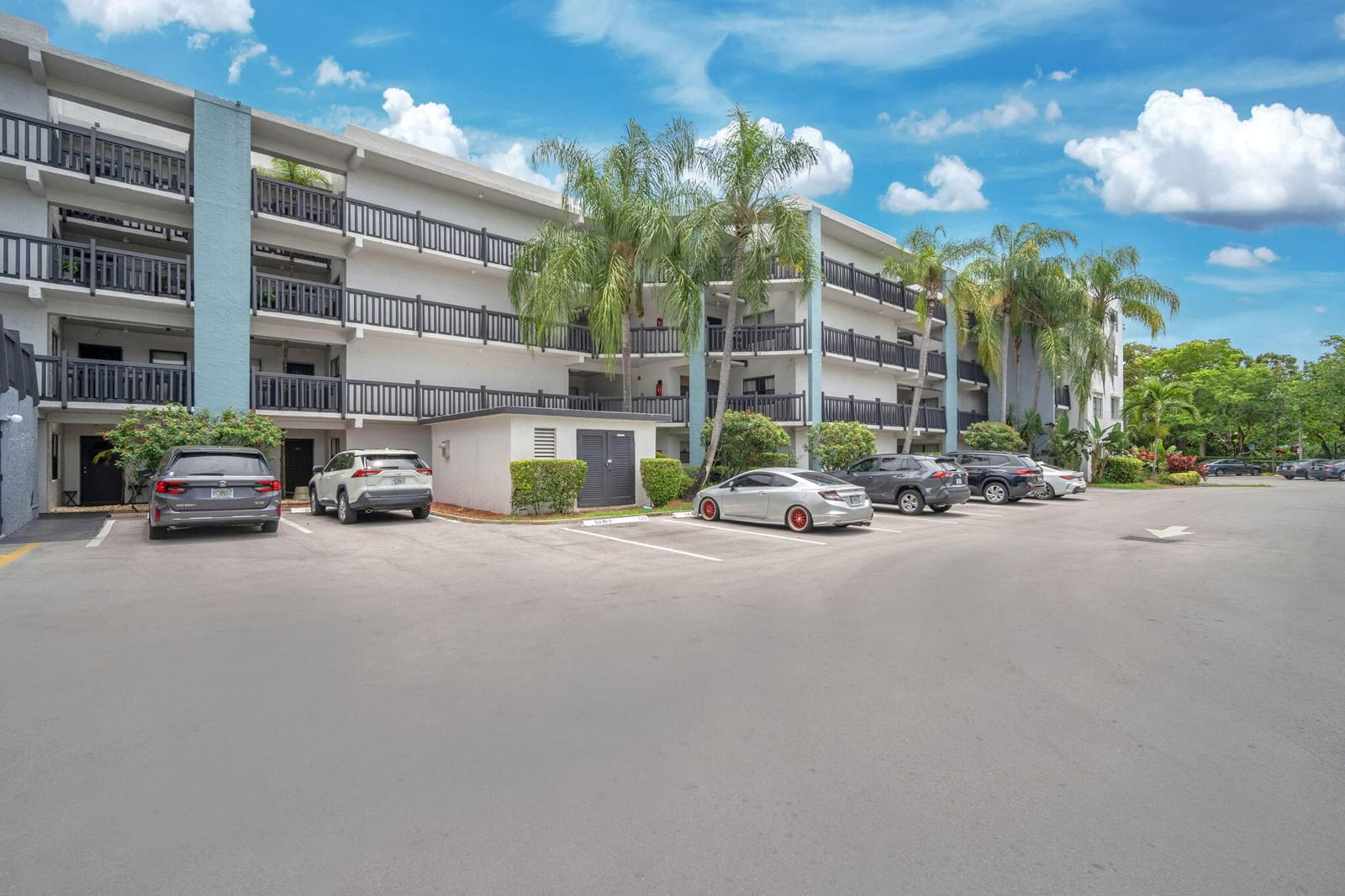 1021 Mockingbird Lane #303, Plantation, FL 33324 photo 2