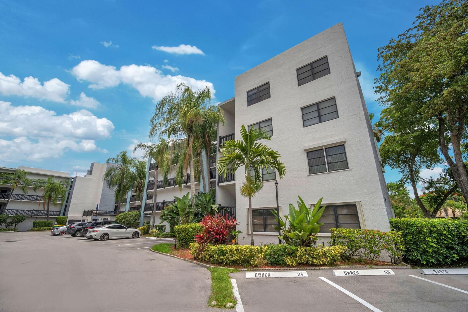 1021 Mockingbird Lane #303, Plantation, FL 33324 photo 3