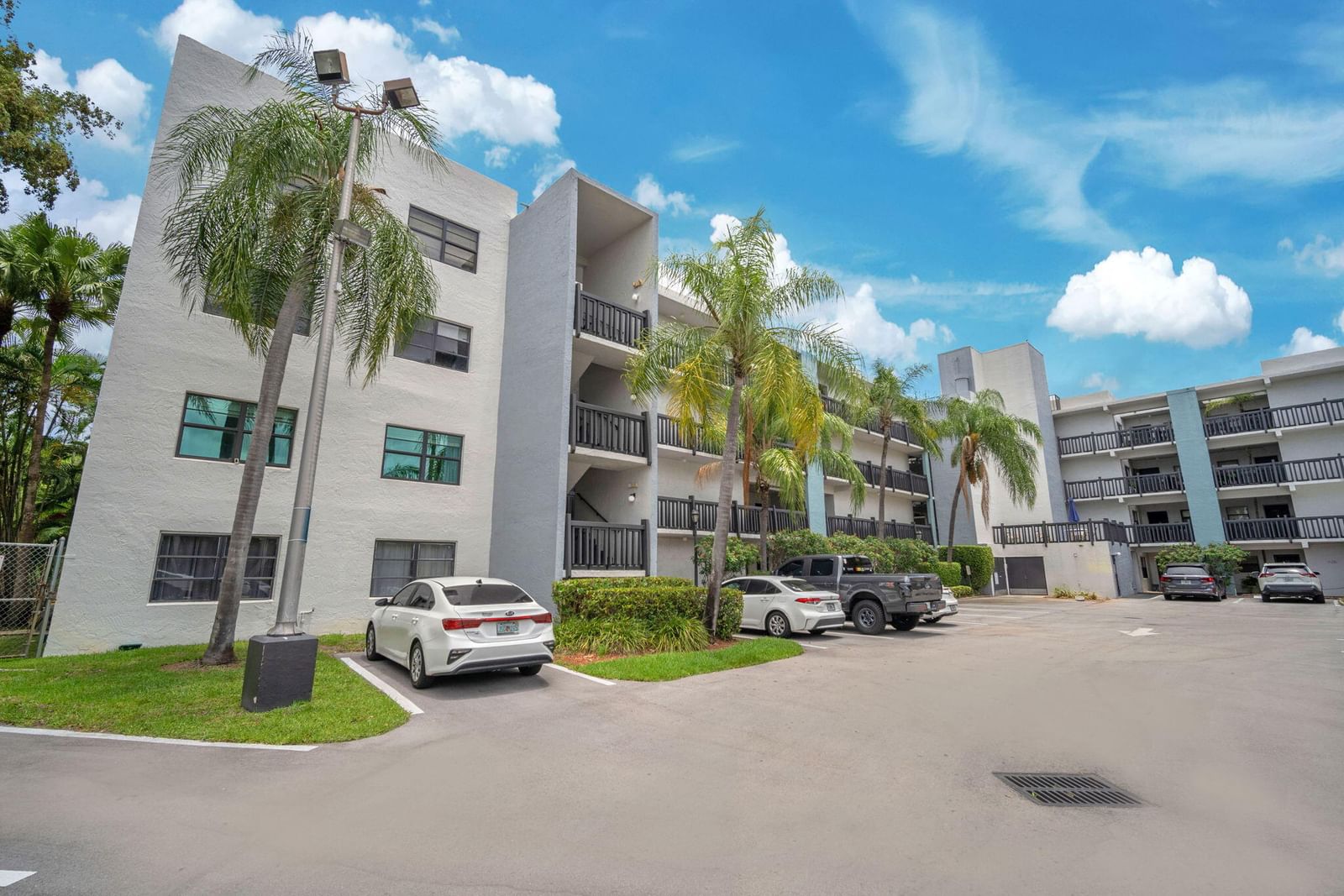 1021 Mockingbird Lane #303, Plantation, FL 33324 photo 4