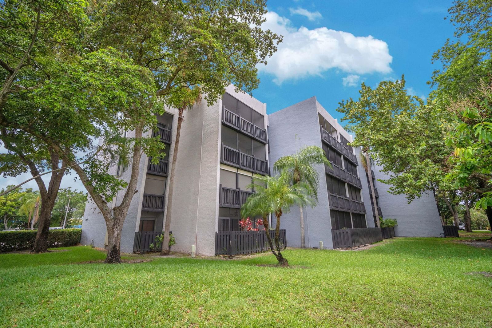 1021 Mockingbird Lane #303, Plantation, FL 33324 photo 5