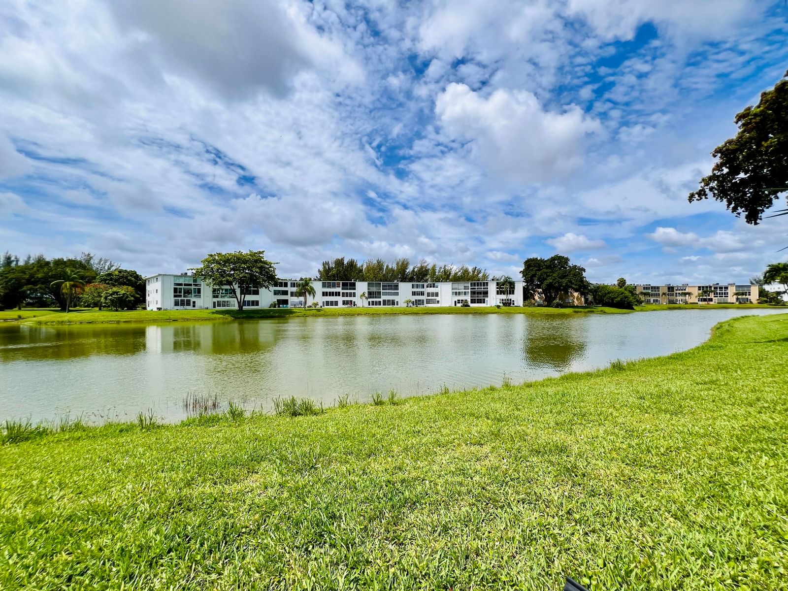 107 Wellington D, West Palm Beach, FL 33417 photo 2