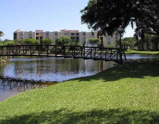 825 Egret Circle #206, Delray Beach, FL 33444 photo 2