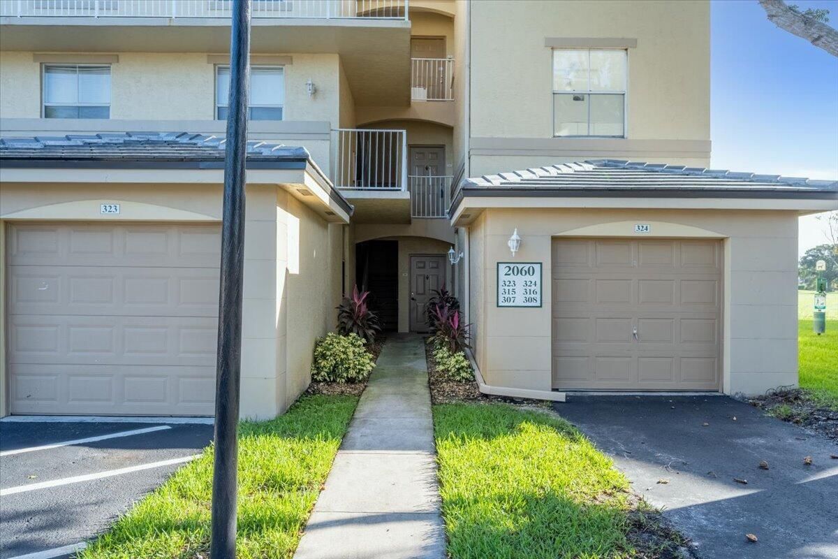 2060 Greenview Shores Boulevard #308, Wellington, FL 33414 photo 2