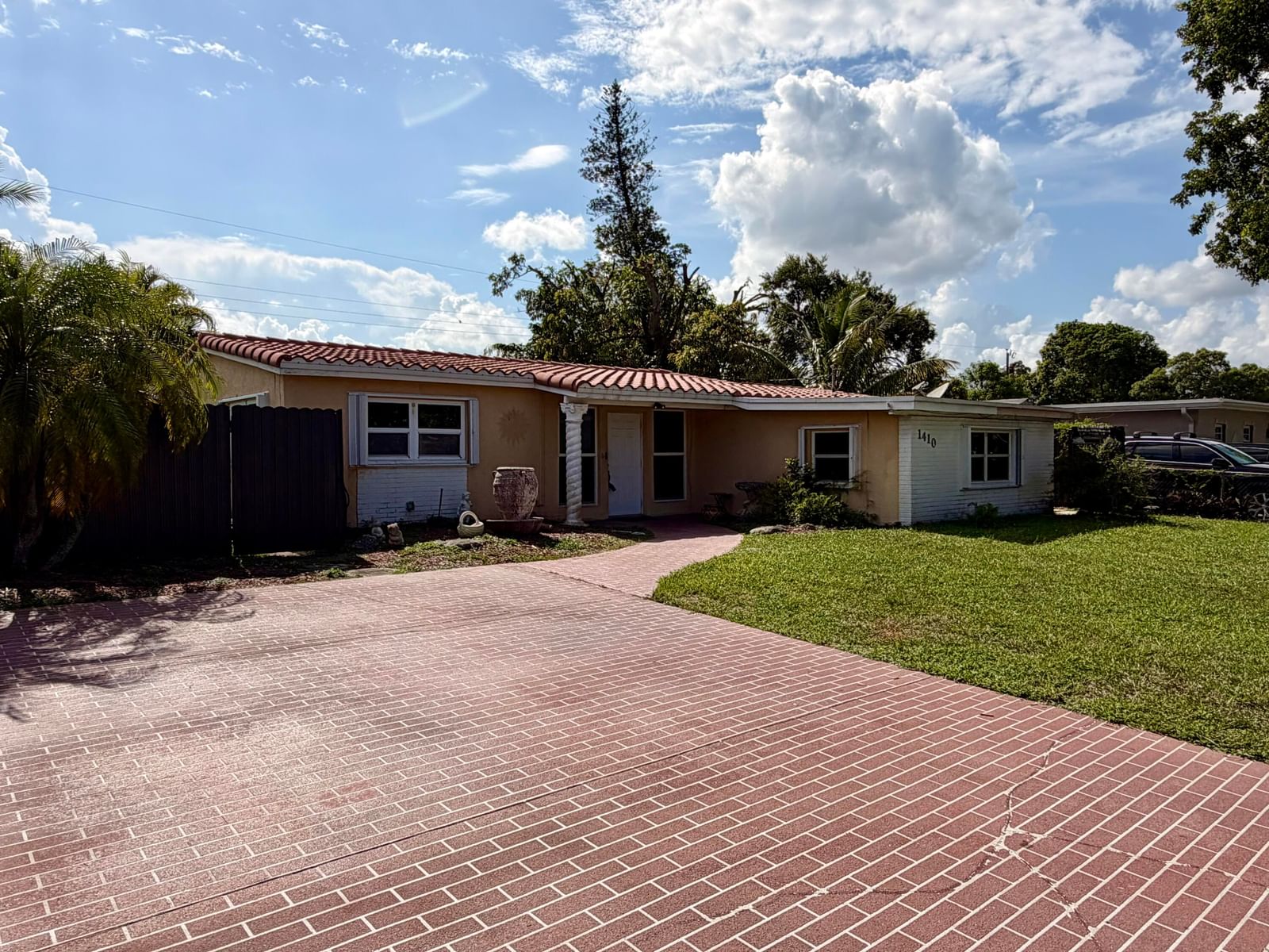 1410 N 67th Terrace, Hollywood, FL 33024 photo 3