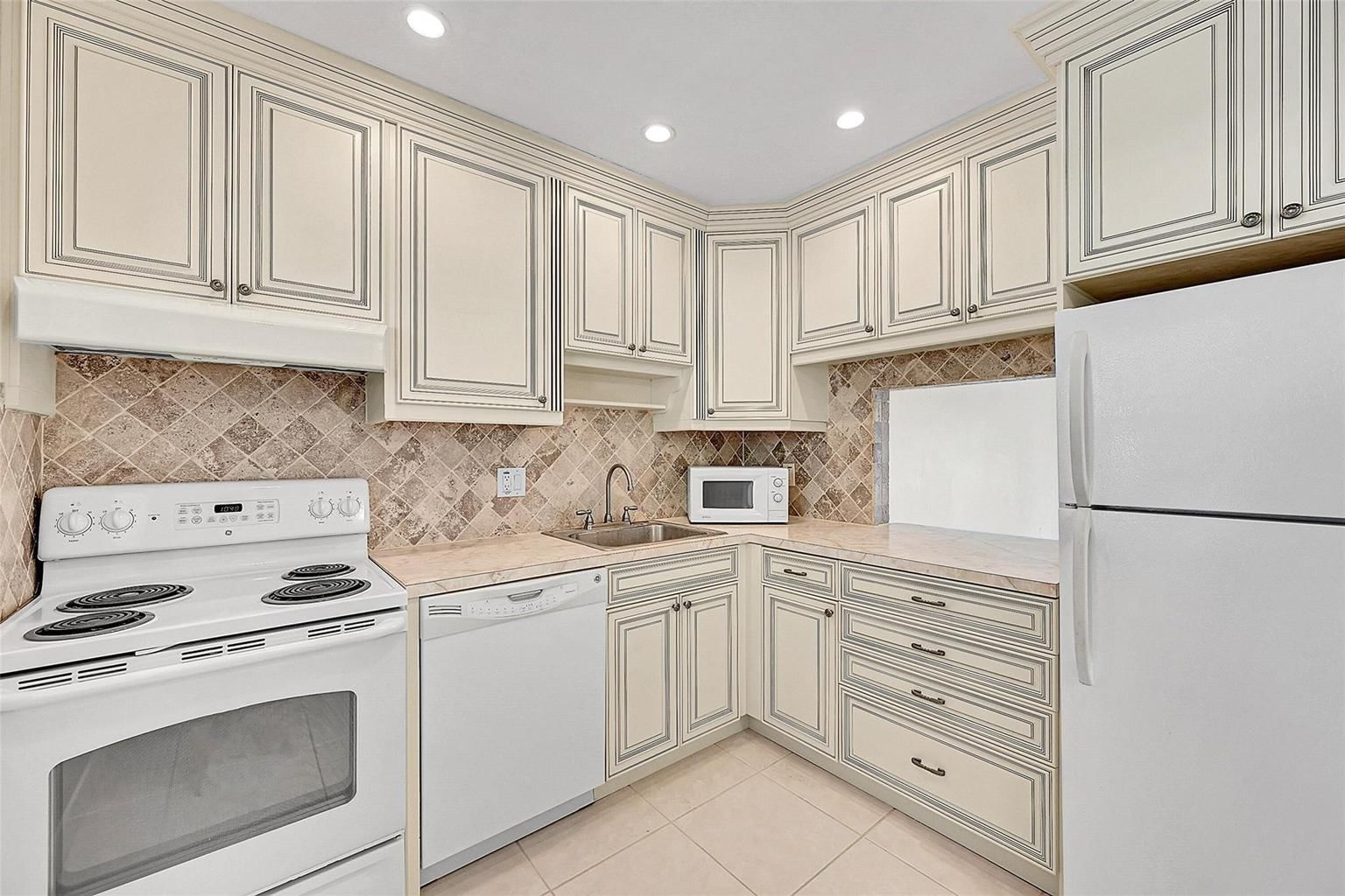 23 Abbey Lane #202, Delray Beach, FL 33446 photo 4