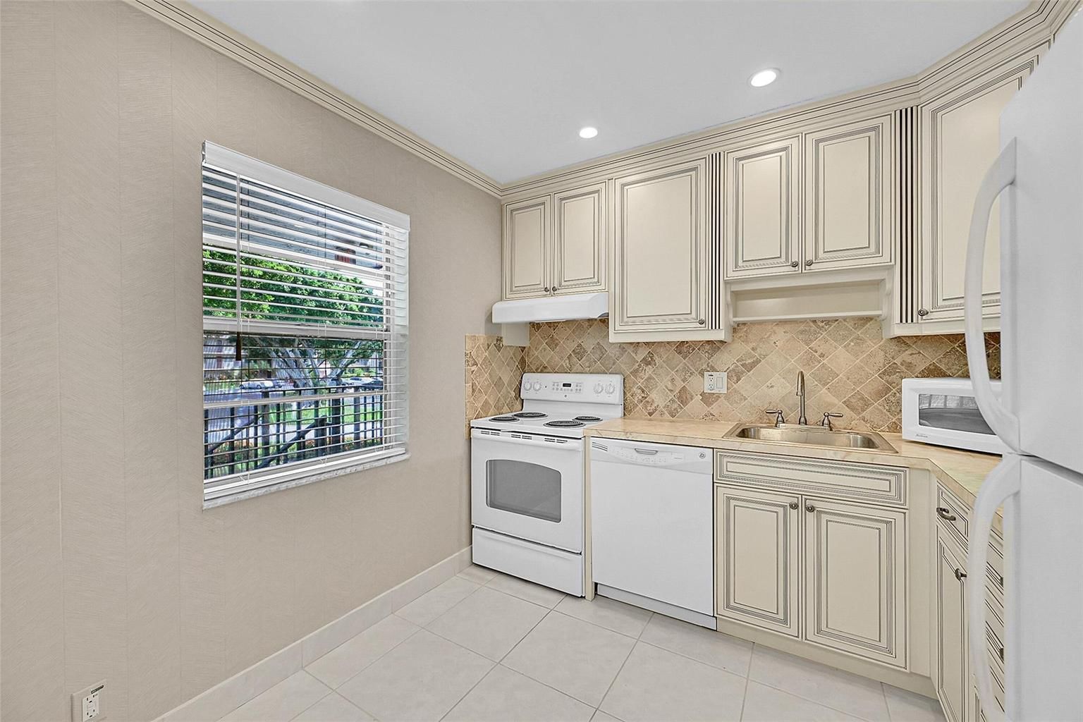23 Abbey Lane #202, Delray Beach, FL 33446 photo 5