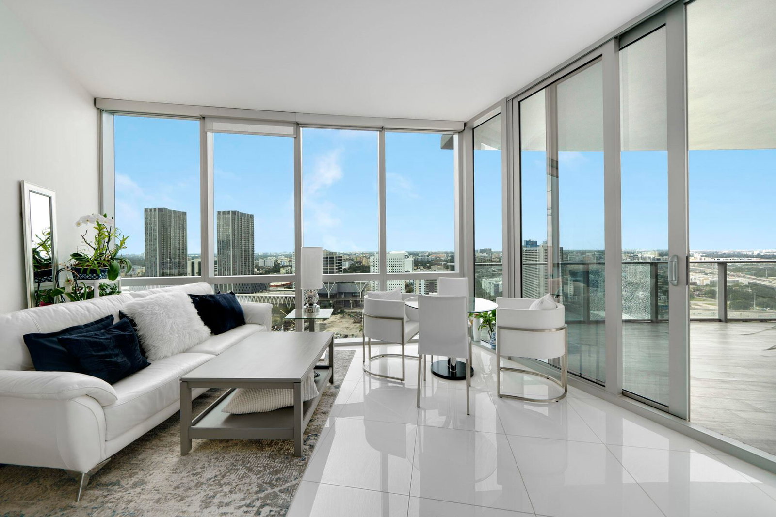 851 NE 1st Avenue #2410, Miami, FL 33132 photo 2