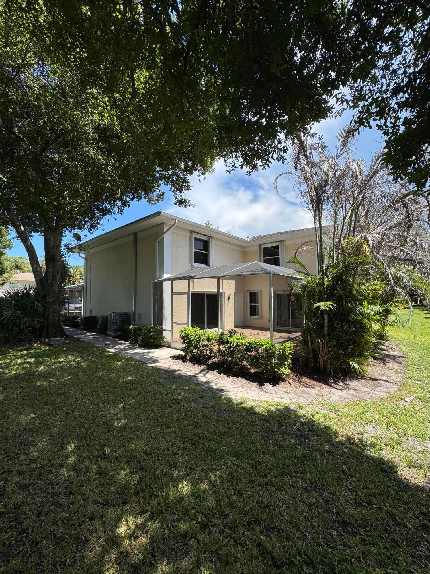 1536 N Lawnwood Circle #3, Fort Pierce, FL 34950 photo 2