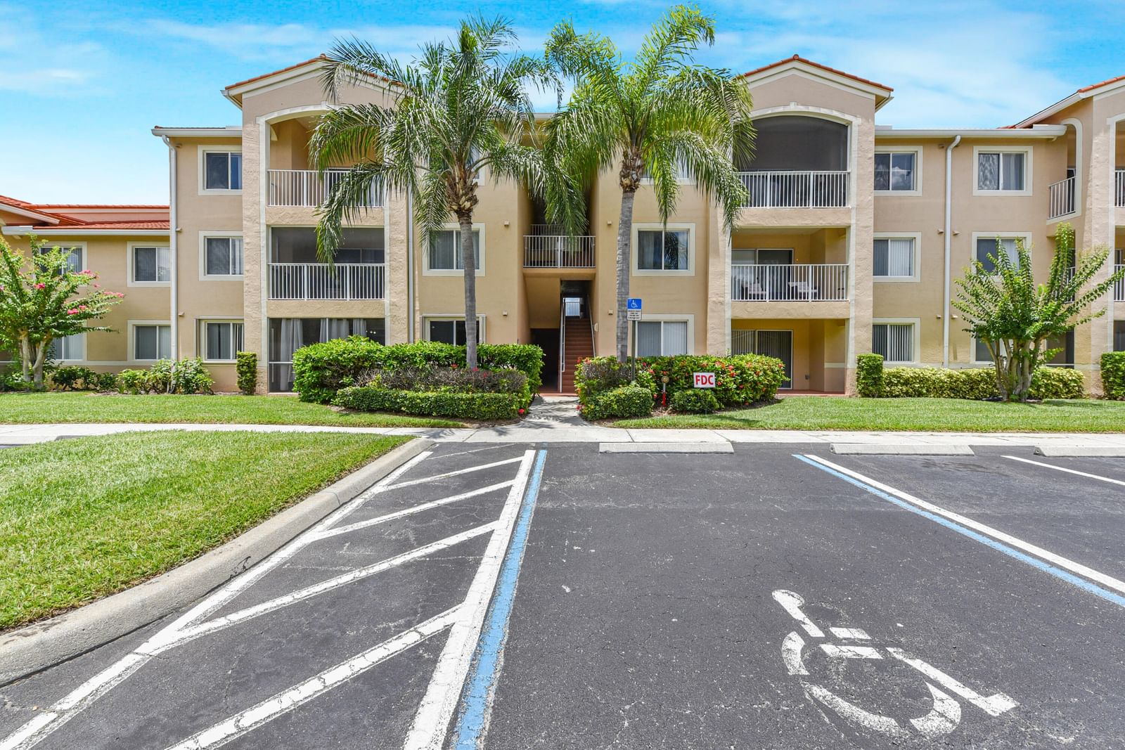 1590 S 42nd Circle #106, Vero Beach, FL 32967 photo 2