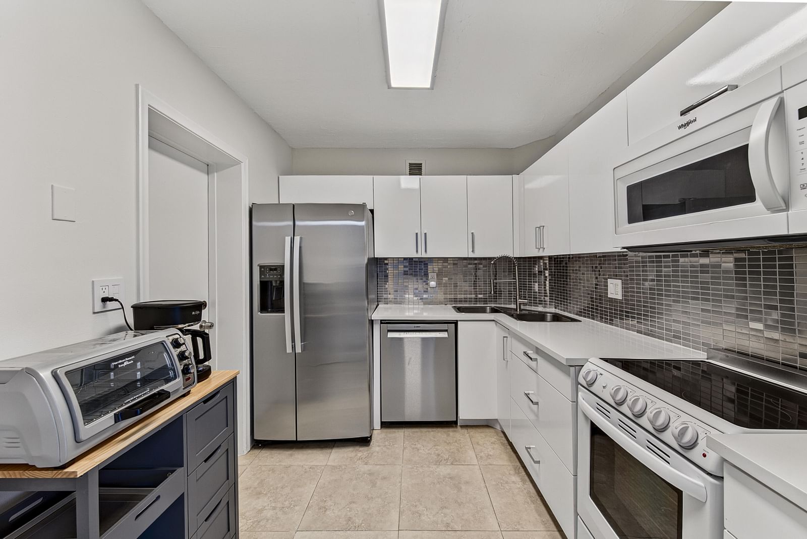 9 NE 19th Court #C112, Wilton Manors, FL 33305 photo 4
