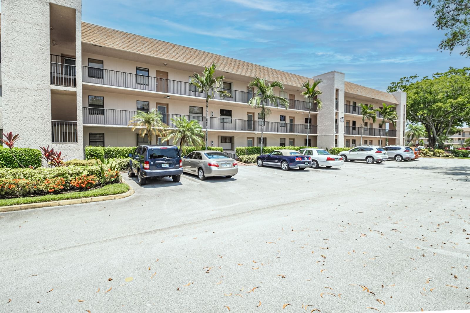 10331 Sunrise Lakes Boulevard #302, Sunrise, FL 33322 photo 2