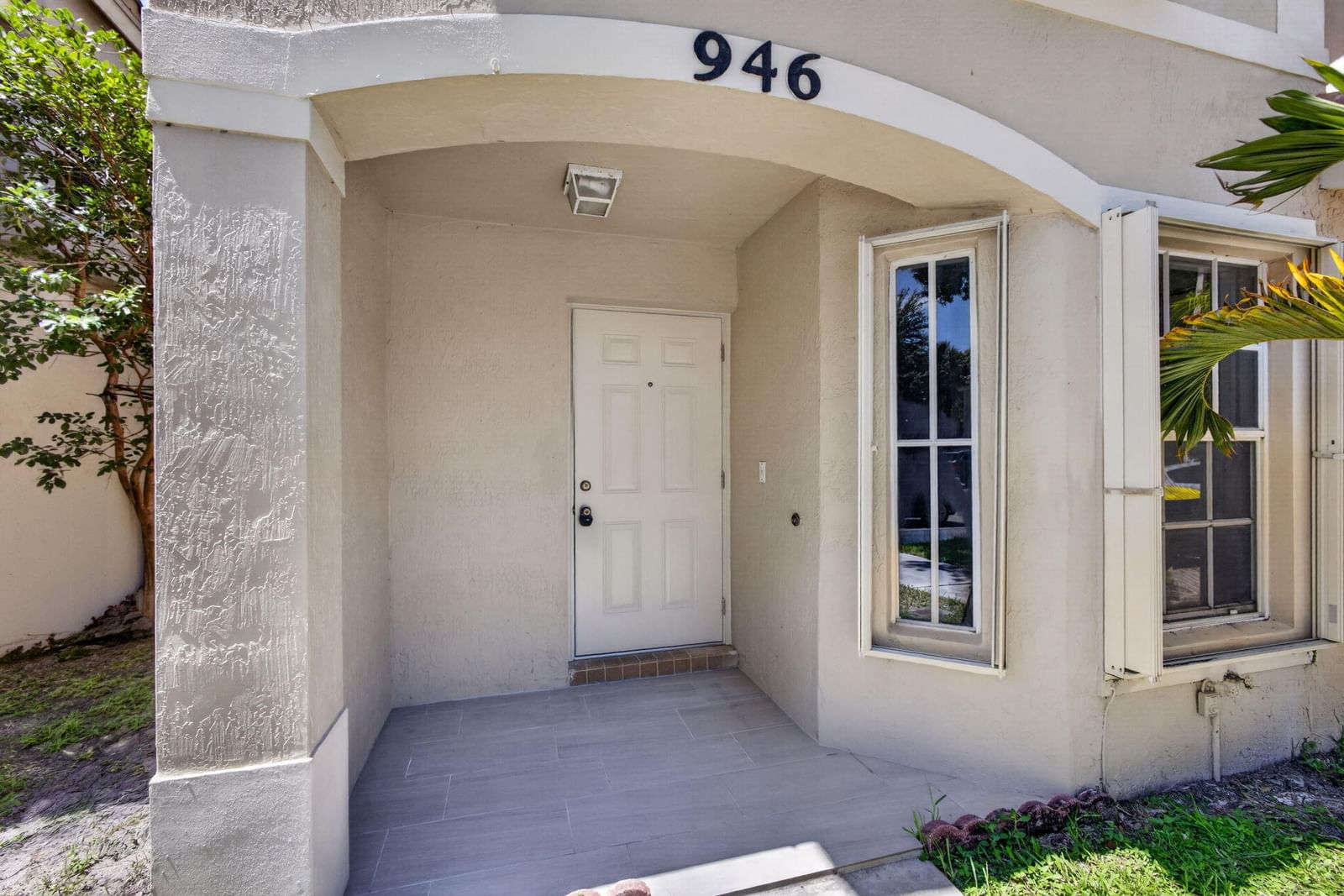 946 Summit Lake Drive, West Palm Beach, FL 33406 photo 2