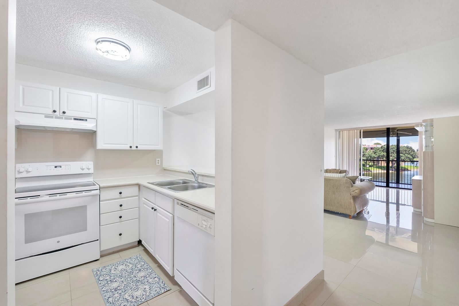 5828 Coral Lake Drive, Margate, FL 33063 photo 3