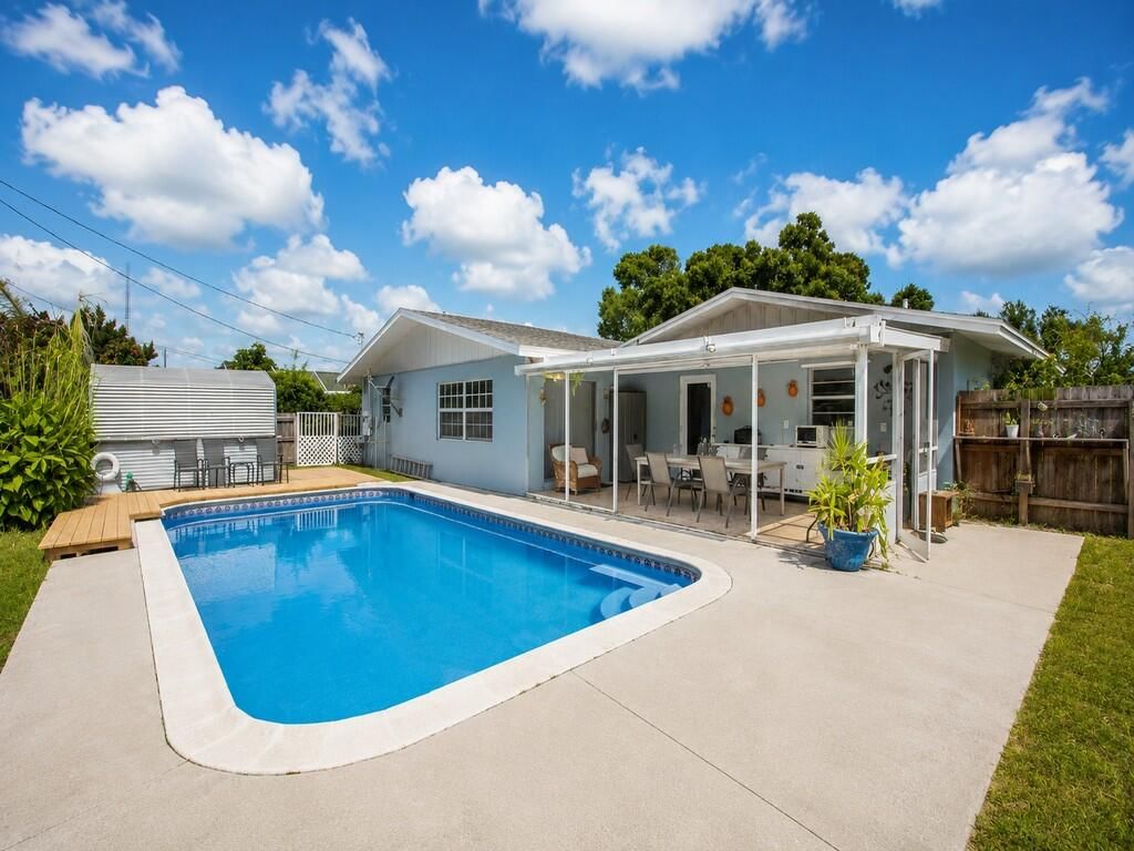 2405 Blossom Court, Fort Pierce, FL 34982 photo 2