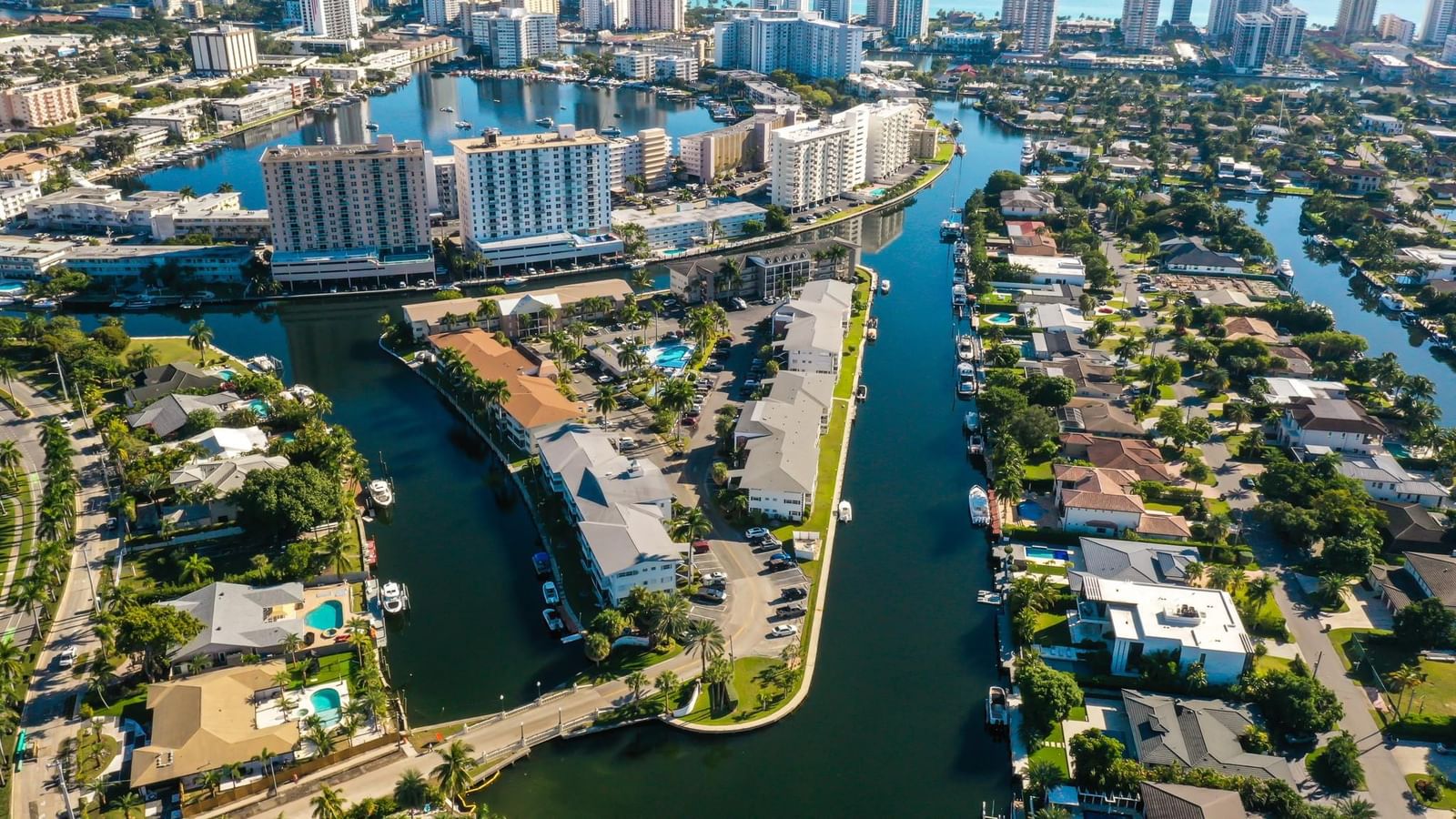 450 Paradise Isle Boulevard, Hallandale Beach, FL 33009 photo 4
