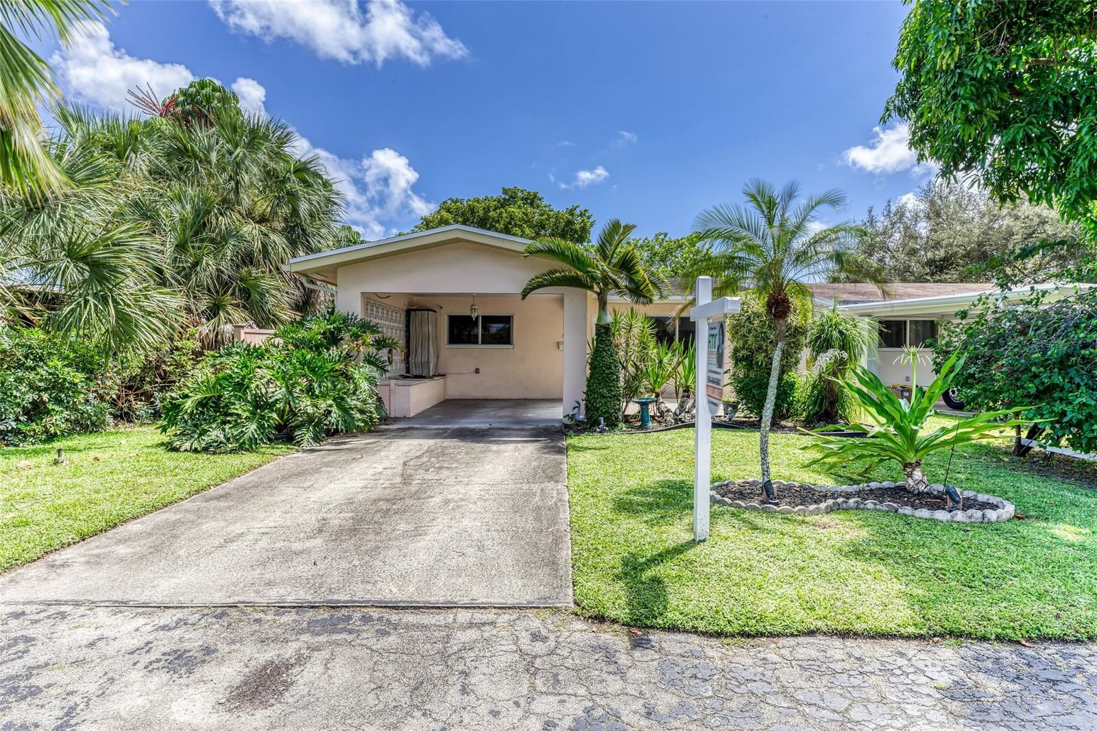 1676 NE 40th Street, Oakland Park, FL 33334 photo 2