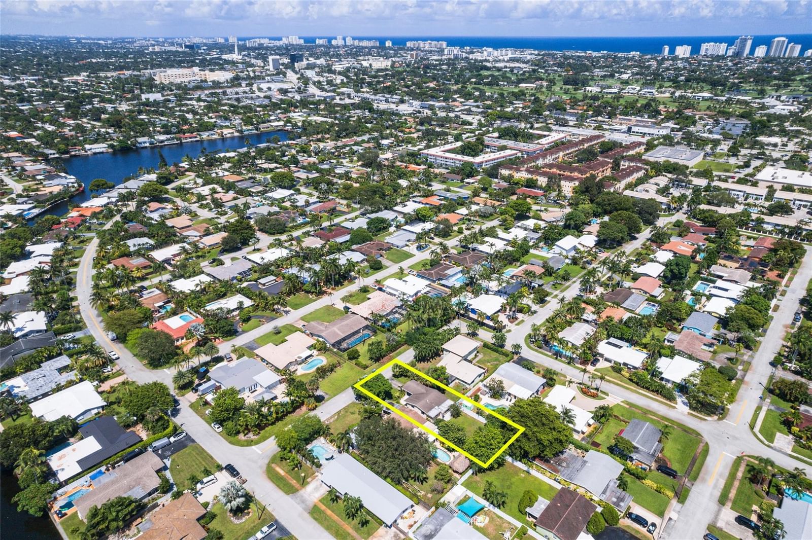 1676 NE 40th Street, Oakland Park, FL 33334 photo 4
