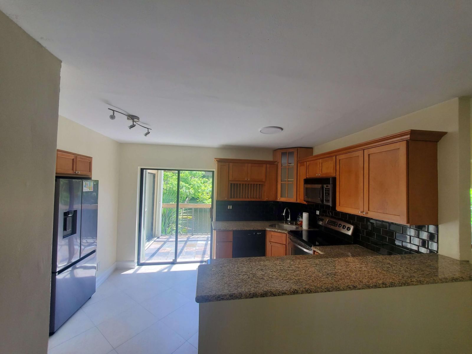 12 Wimbledon Lakes Drive #250, Plantation, FL 33324 photo 3