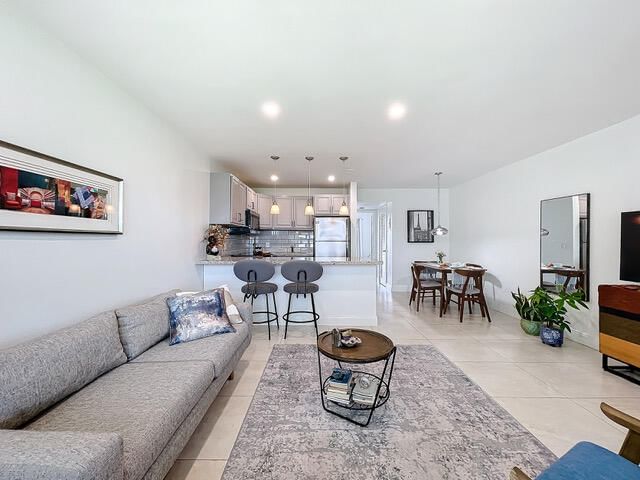 410 Chatham T, West Palm Beach, FL 33417 photo 2