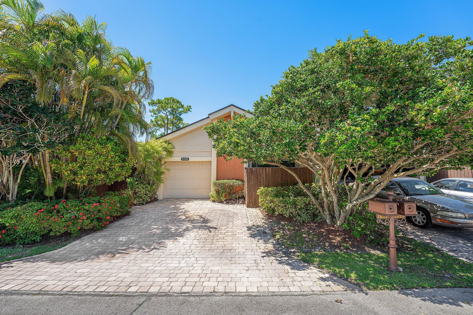 7627 Sierra Drive W, Boca Raton, FL 33433 photo 2