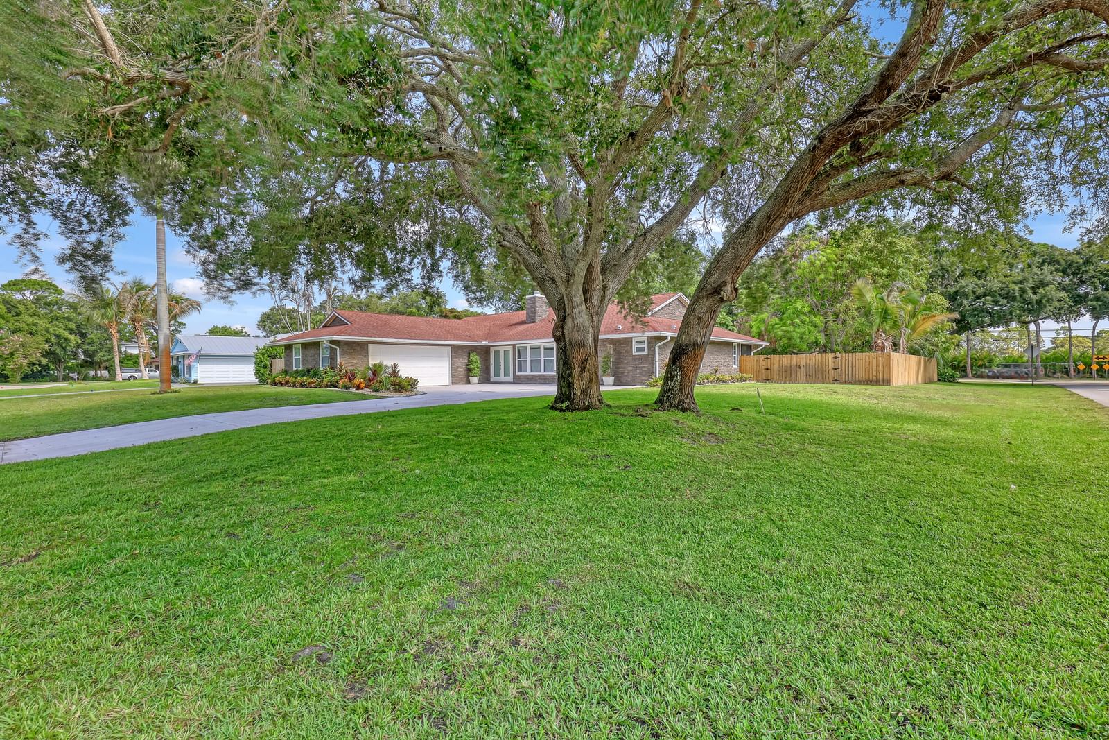 6185 White Oak Court, Jupiter, FL 33458 photo 2