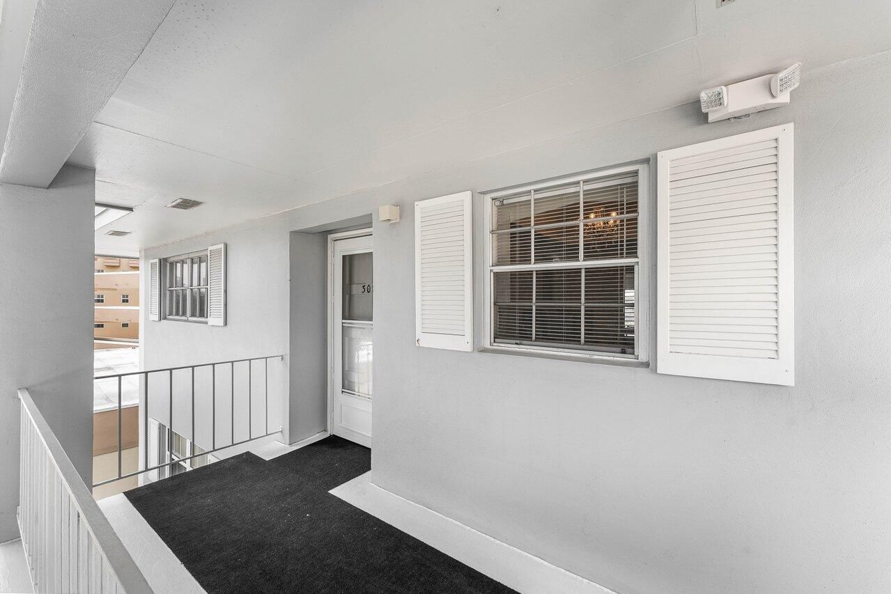 157 Atlantis Boulevard #301, Atlantis, FL 33462 photo 2