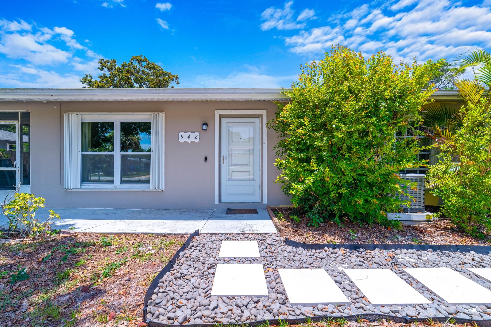 542 Saunders Street, Sebastian, FL 32958 photo 2