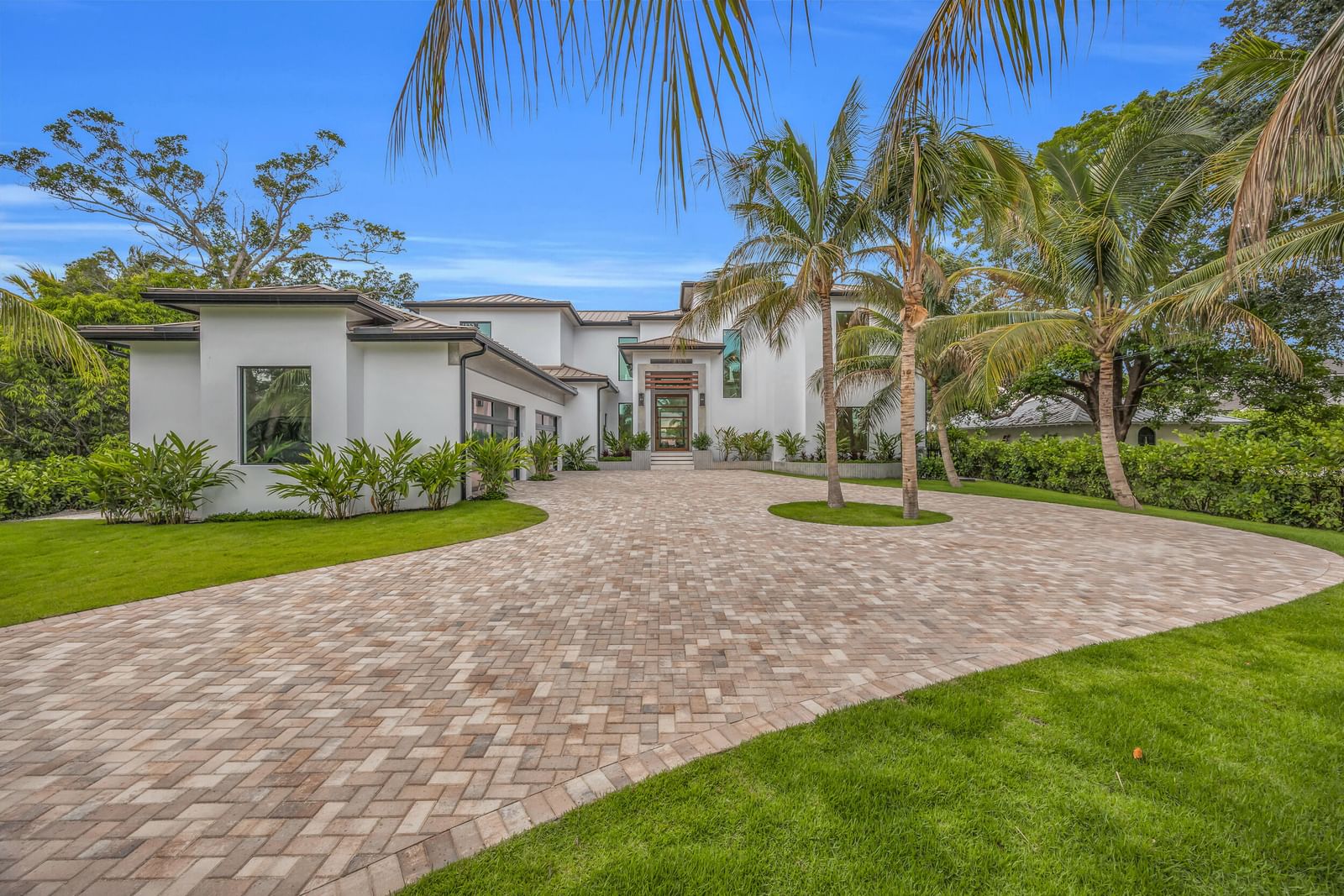 19175 W Riverside Drive, Tequesta, FL 33469 photo 2