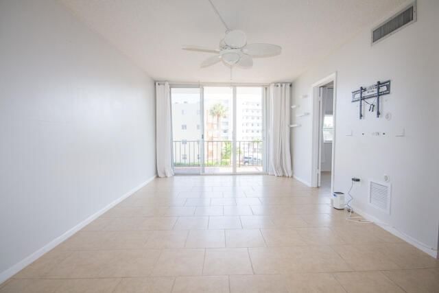 301 Croton Avenue #303, Lantana, FL 33462 photo 2