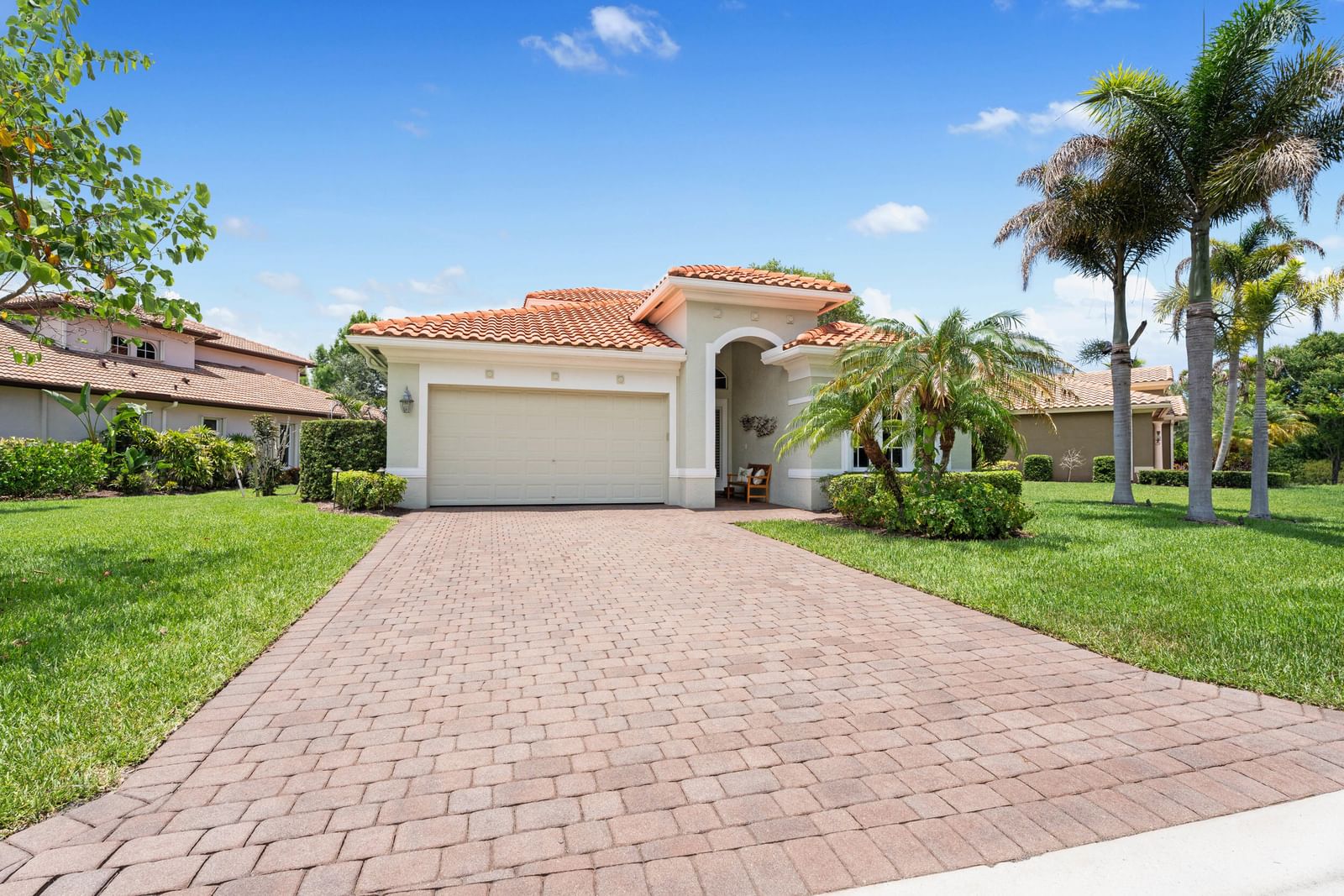 910 SW Palm Cove Drive, Palm City, FL 34990 photo 2