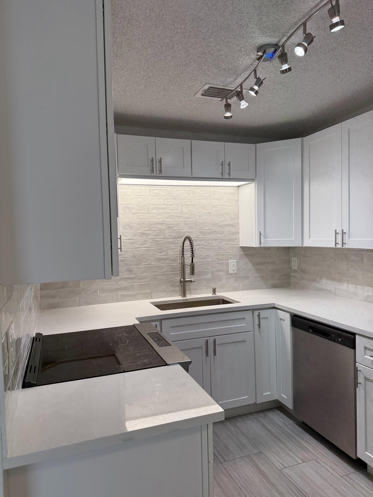 2630 W 28th Street, Riviera Beach, FL 33404 photo 4