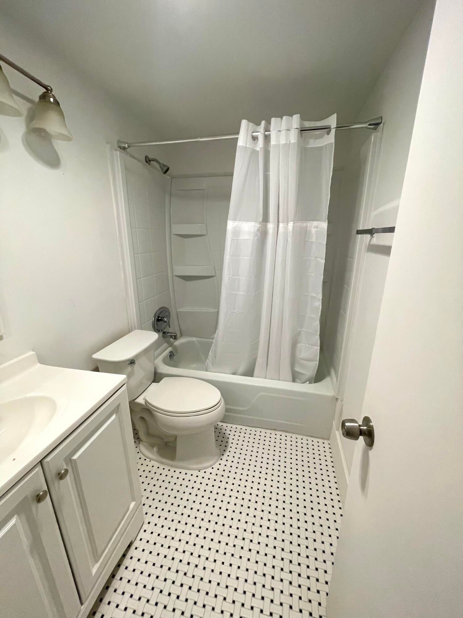203 Easthampton I, West Palm Beach, FL 33417 photo 5