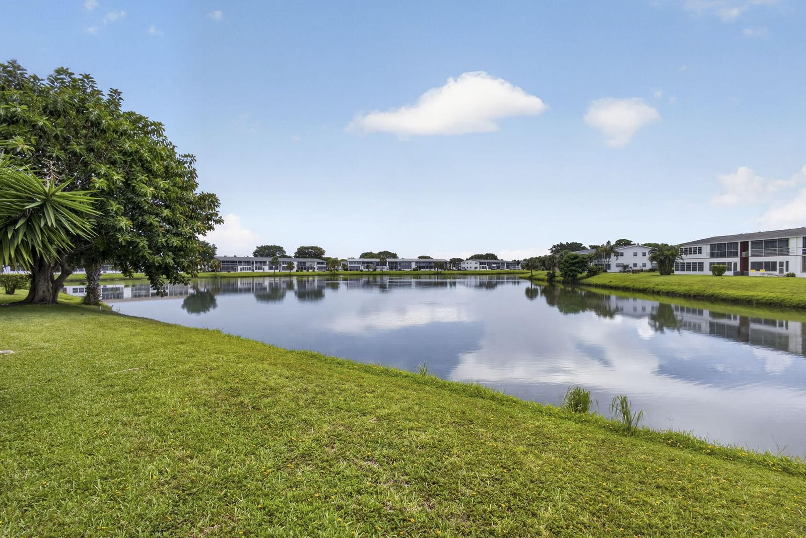 127 Chatham F, West Palm Beach, FL 33417 photo 2