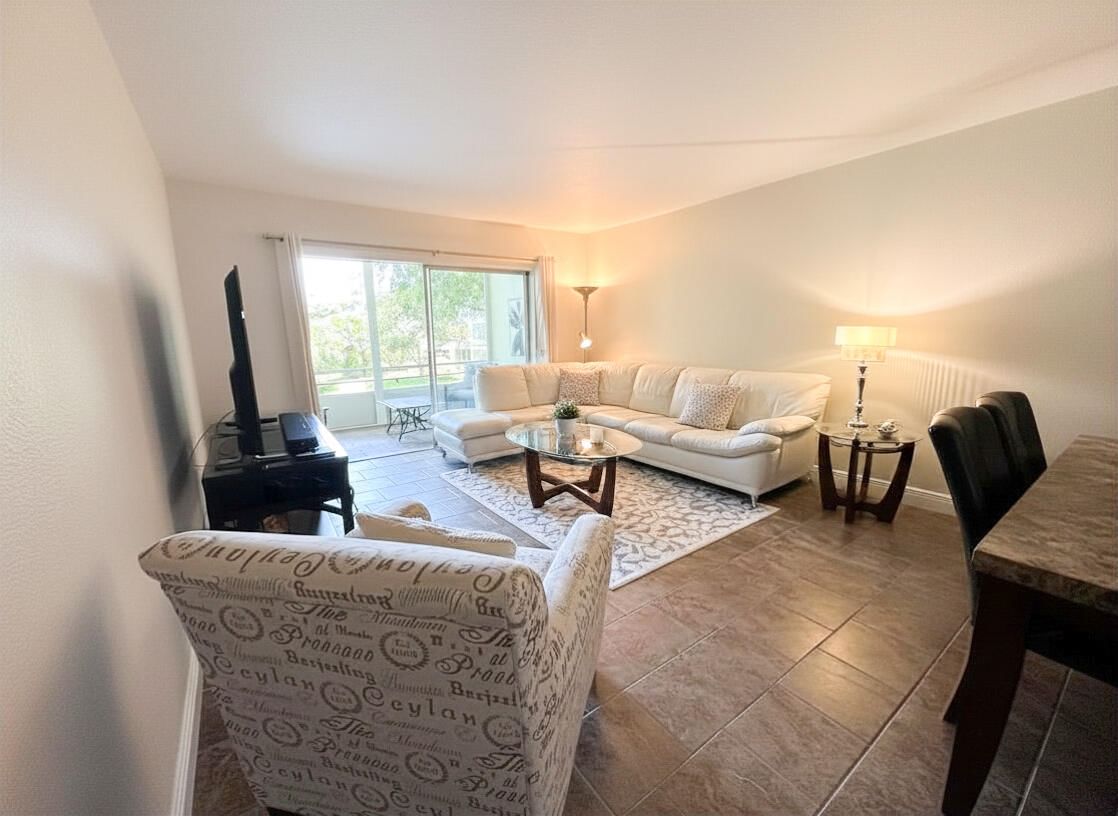 5131 W Oakland Park Boulevard #202, Lauderdale Lakes, FL 33313 photo 2