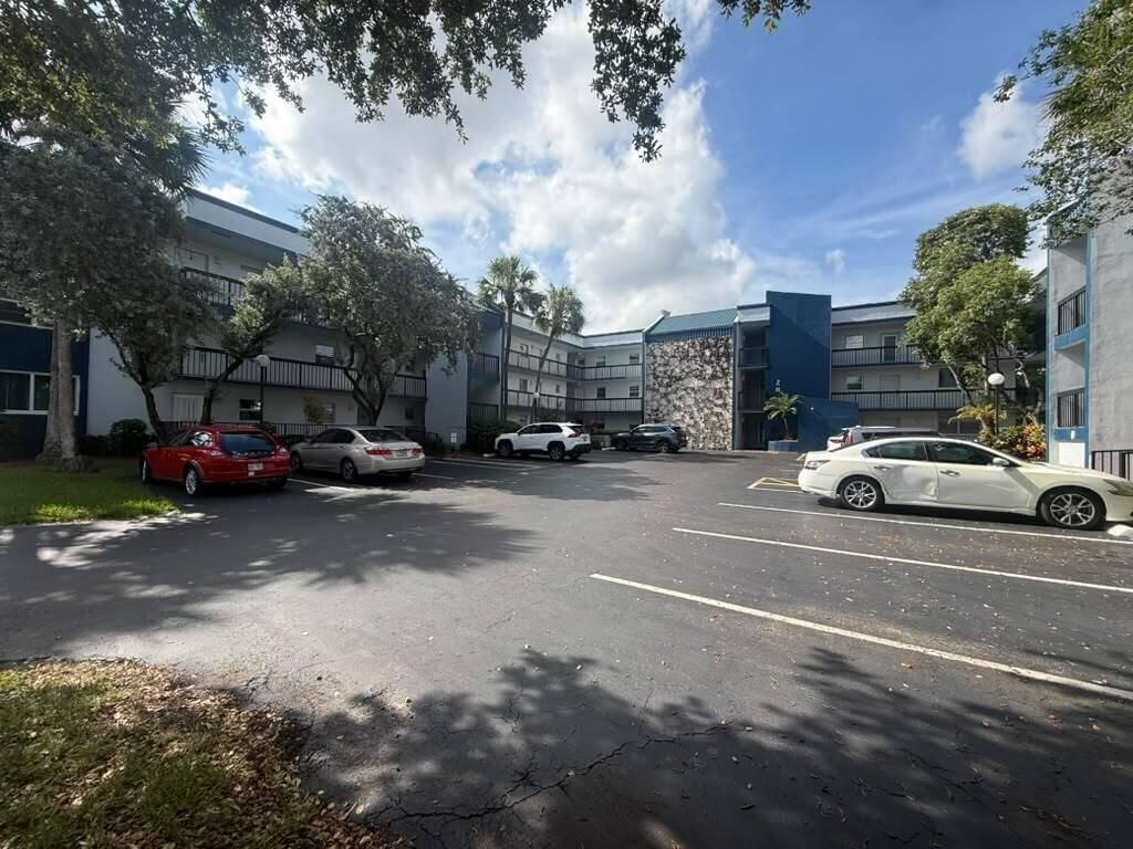 3210 Holiday Springs Boulevard #2-103, Margate, FL 33063 photo 2