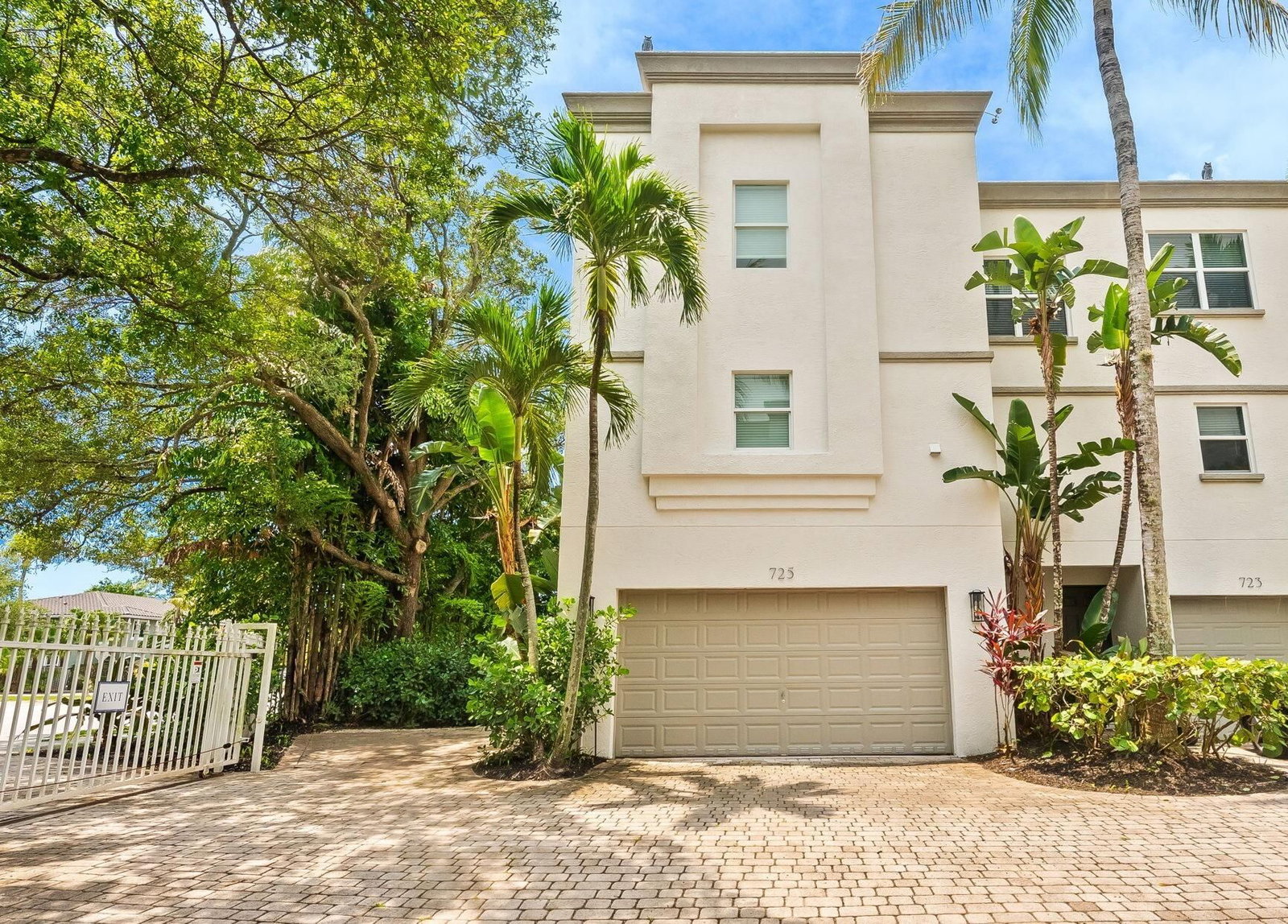 725 SW 4th Avenue, Fort Lauderdale, FL 33315 photo 2