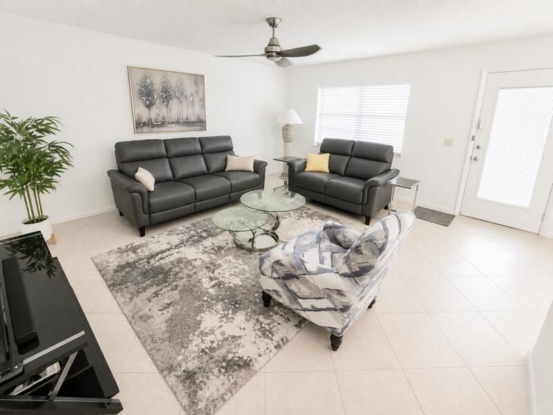 567 Burgundy L, Delray Beach, FL 33484 photo 2