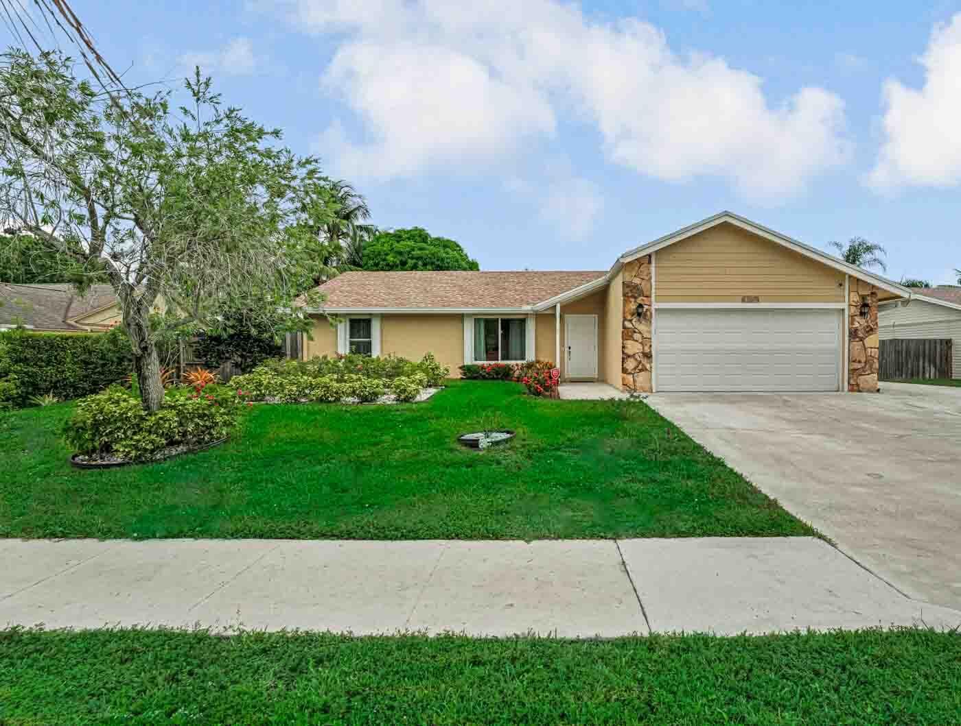 427 Las Palmas Street, Royal Palm Beach, FL 33411 photo 2